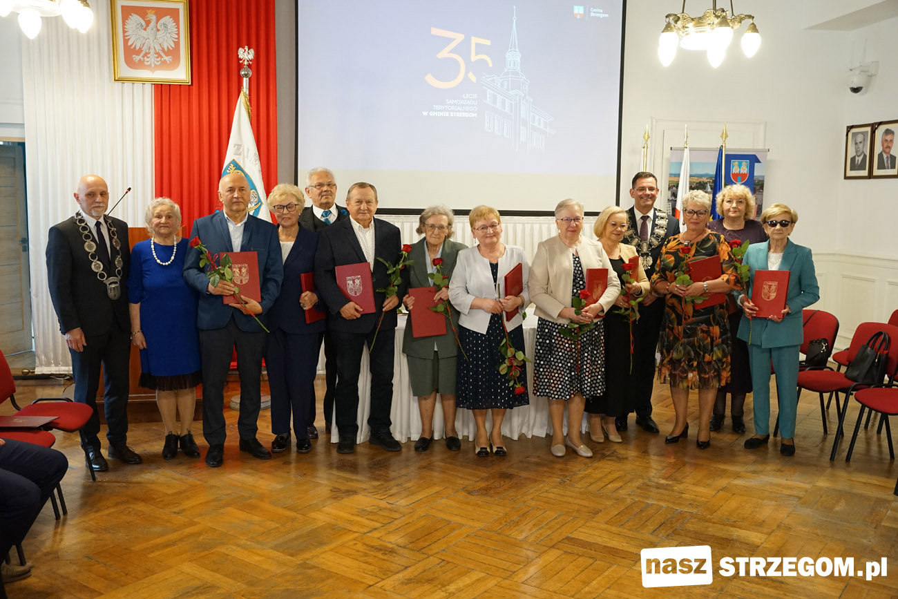 Odznaki i tytuły uznania dla osób zasłużonych samorządu gminy Strzegom [FOTO] 
